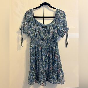 Floral flowy mini dress